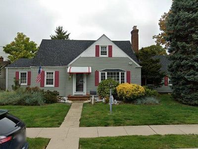 295 Ivy Avenue