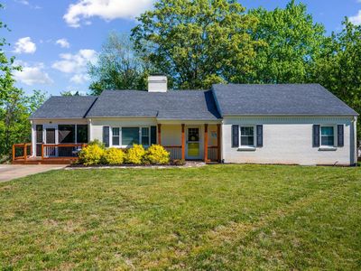1008 Grand View Cir