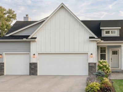 445 NW Independence Cir