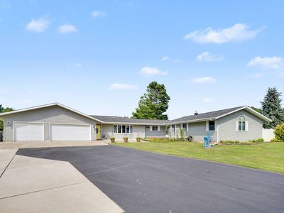 12996 Bayview Dr