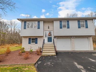 579 Adie Dr