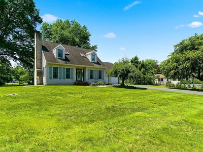 8 Edwards Dr