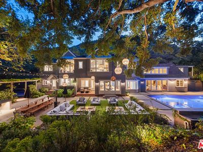 2600 Mandeville Canyon Rd