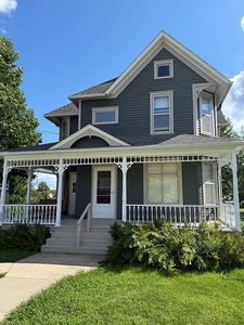 15 3rd Ave NE
