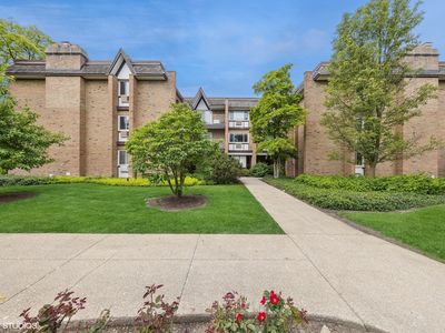 Property at 340 Claymoor APT 2B, Hinsdale, IL