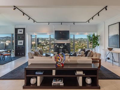 10727 Wilshire Blvd APT 1702