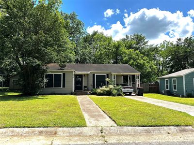 1840 E Washington St