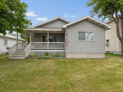 1027 5th Ave W