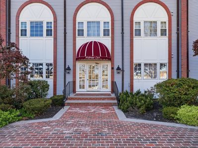 785 Washington St APT 105