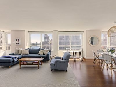 200 E 94th St APT 1917