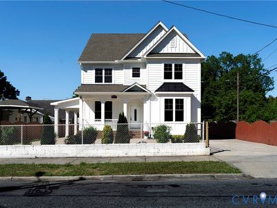 807 W 22nd St