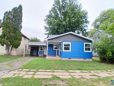 605 Commercial Ave