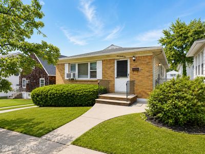 121 College Ave
