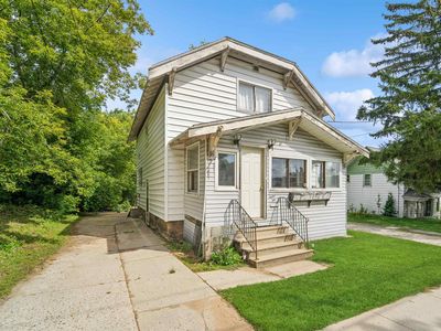 Property at 1210 Columbus St, Manitowoc, WI