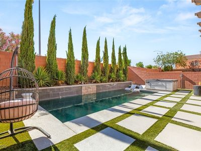 9621 Paraiso Springs St