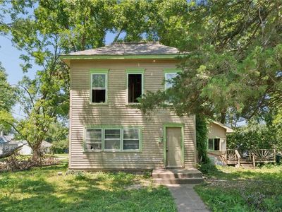 703 E 4th St
