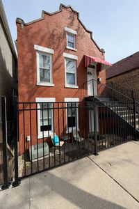 2142 W 18th St