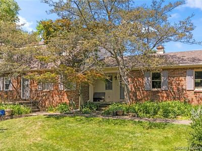 307 Hillcrest Drive