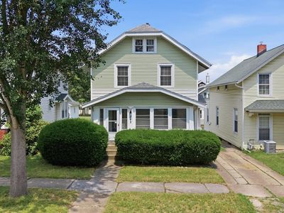 242 E Walnut St