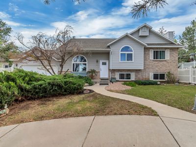 332 E Magellan Ln