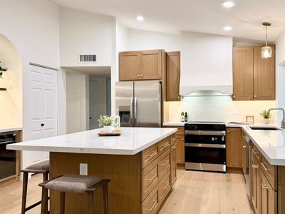 6139 W ALTADENA Avenue