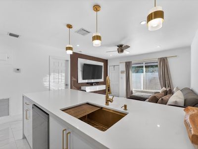 883 NE 33rd Street
