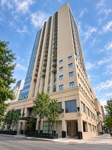 111 W Maple St APT 2701
