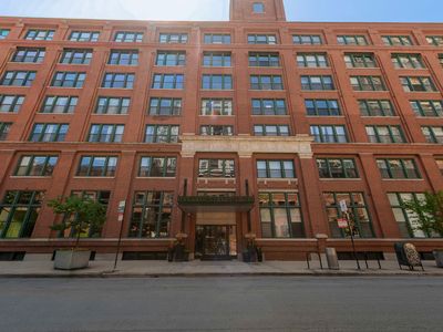 411 W Ontario St APT 220
