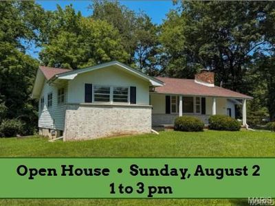 Property at 1227 W Henry St, Staunton, IL