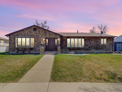 906 16th Ave W