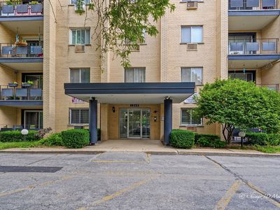 1340 W Touhy Ave APT 202