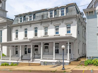 637 Pine St