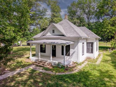 Property at 512 E 3rd Ave, Winfield, KS