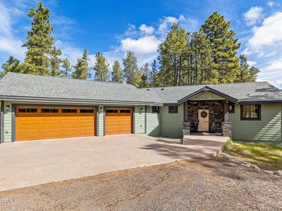 1113 REDWALL Way