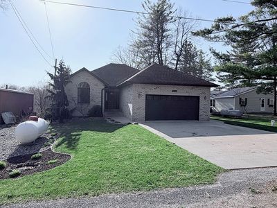 5531 N Clarence Ct
