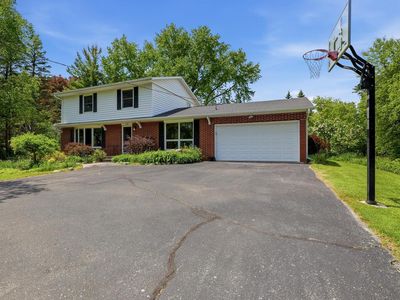 4528 Lakeshore ROAD