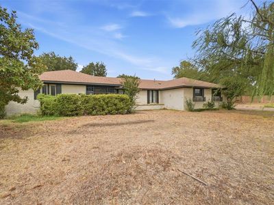 525 Lakeside Dr