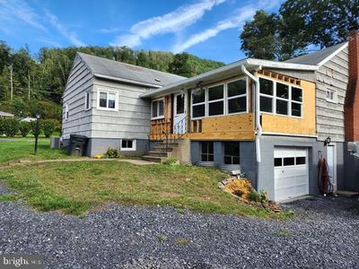 85 Blackburn Rd