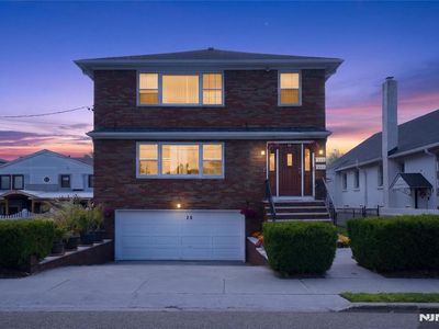 28 1st St