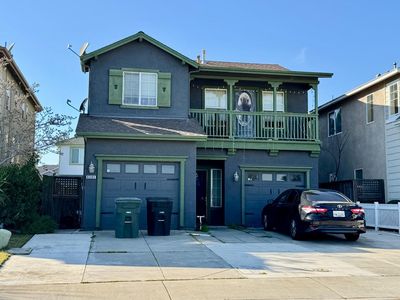 6205 Howard Ave