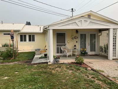 702 W Court Ave