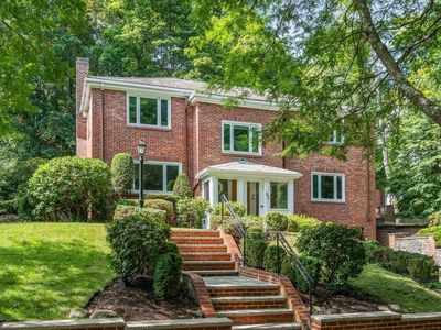 52 Clinton Rd