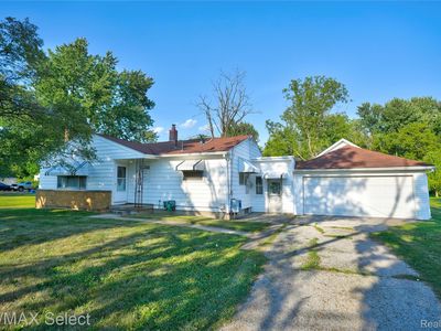 7449 Jennings Rd