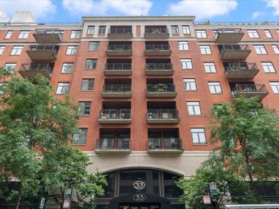 33 W Huron St APT 402