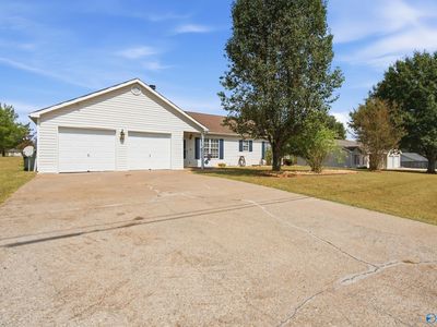 105 Thornhedge Trl