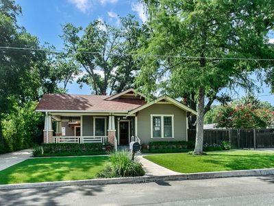 404 N Pecan St