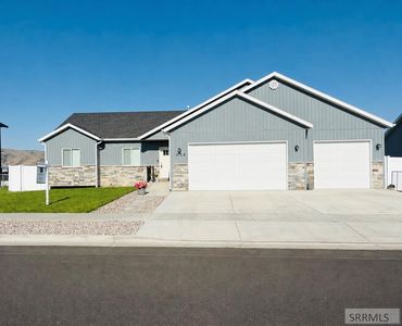 1158 Dolostone Dr