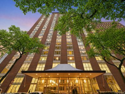 1325 N State Pkwy APT 18D