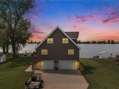 512 Lake Shore Dr