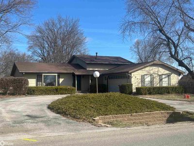187 E Rochester Rd
